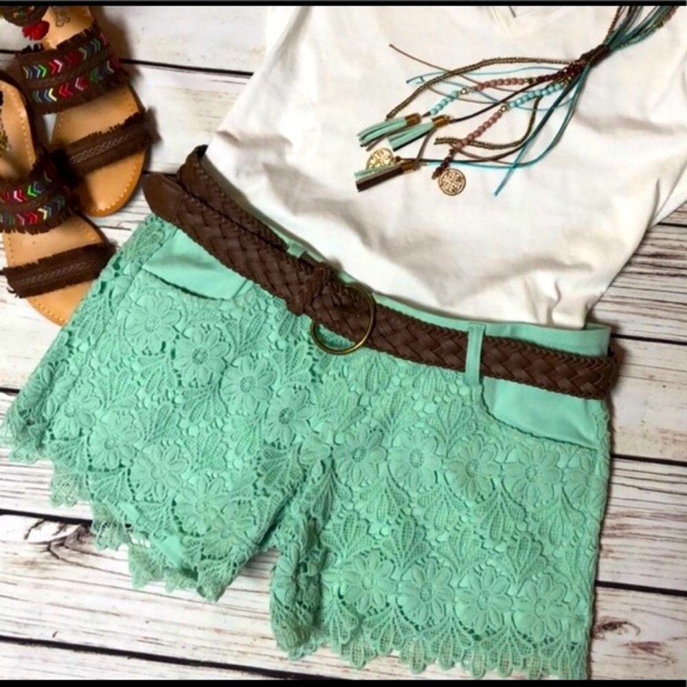 NWT Stretchy I Too Boho Mint Crochet Short